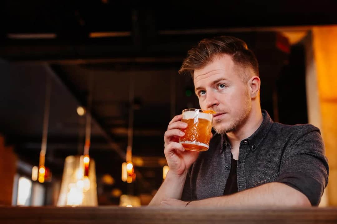 Jak przygotować idealny whisky sour drink - sekrety smaku i historii