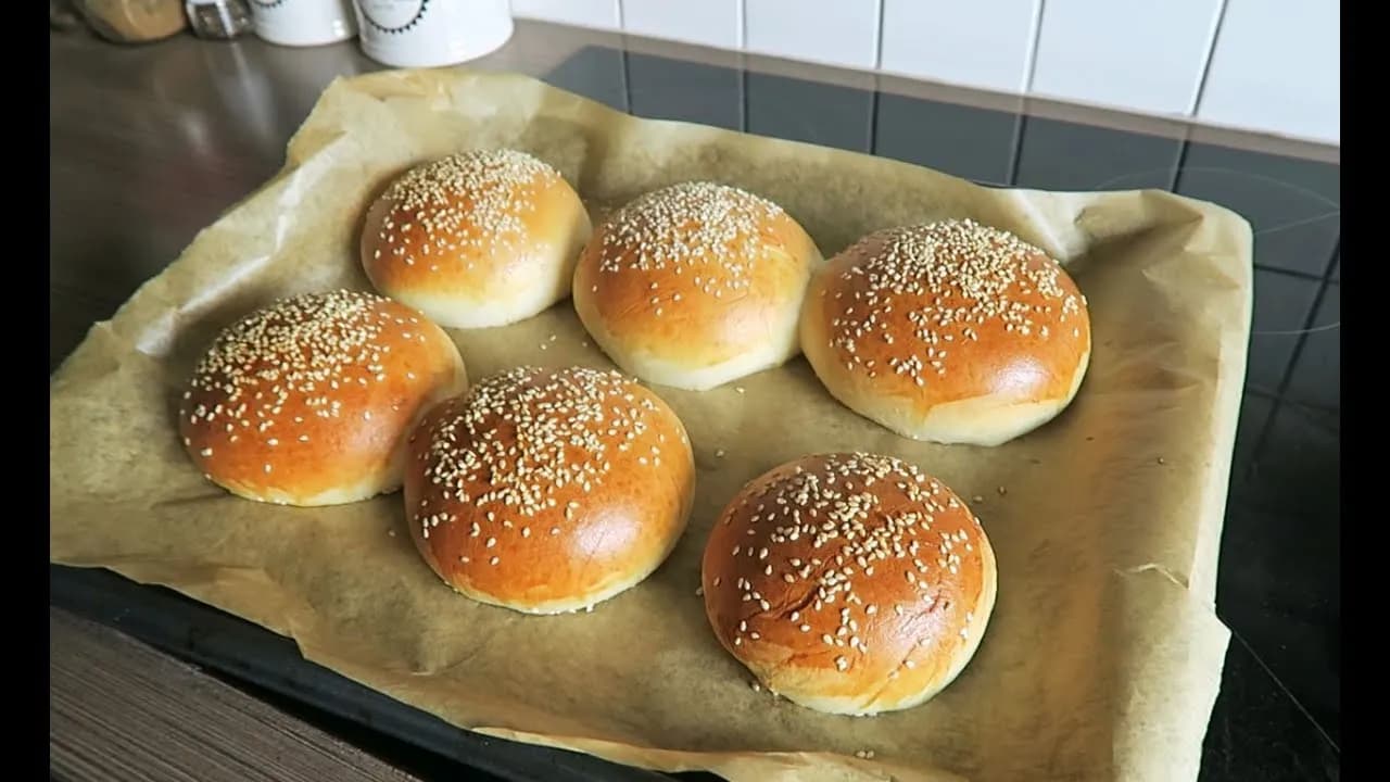 Co zrobić z bułki do hamburgerów? Proste przepisy na pyszne bułki