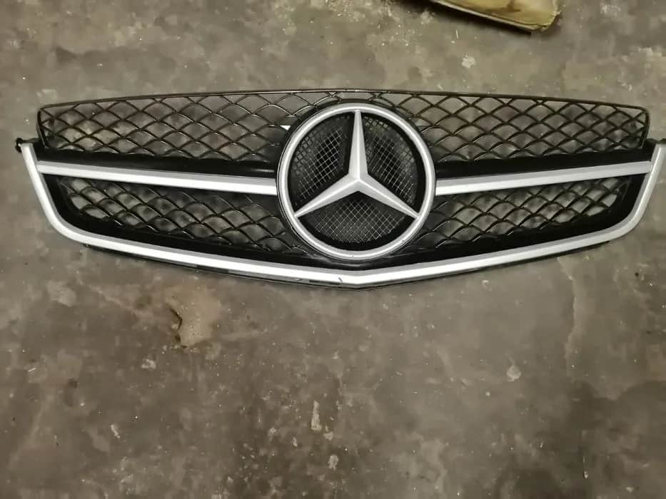 Najlepsze grille do Mercedes W204 - Wybierz idealny styl dla siebie