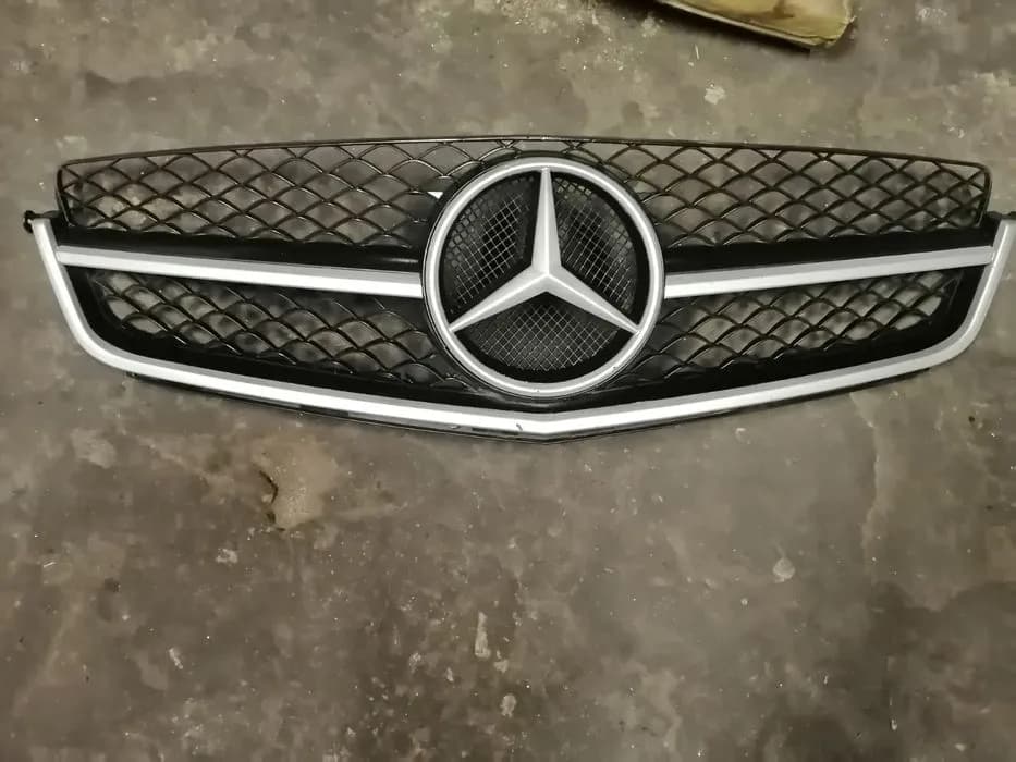 Najlepsze grille do Mercedes W204 - Wybierz idealny styl dla siebie