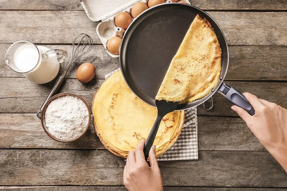 Dlaczego naleśniki przywierają do patelni i jak tego uniknąć?