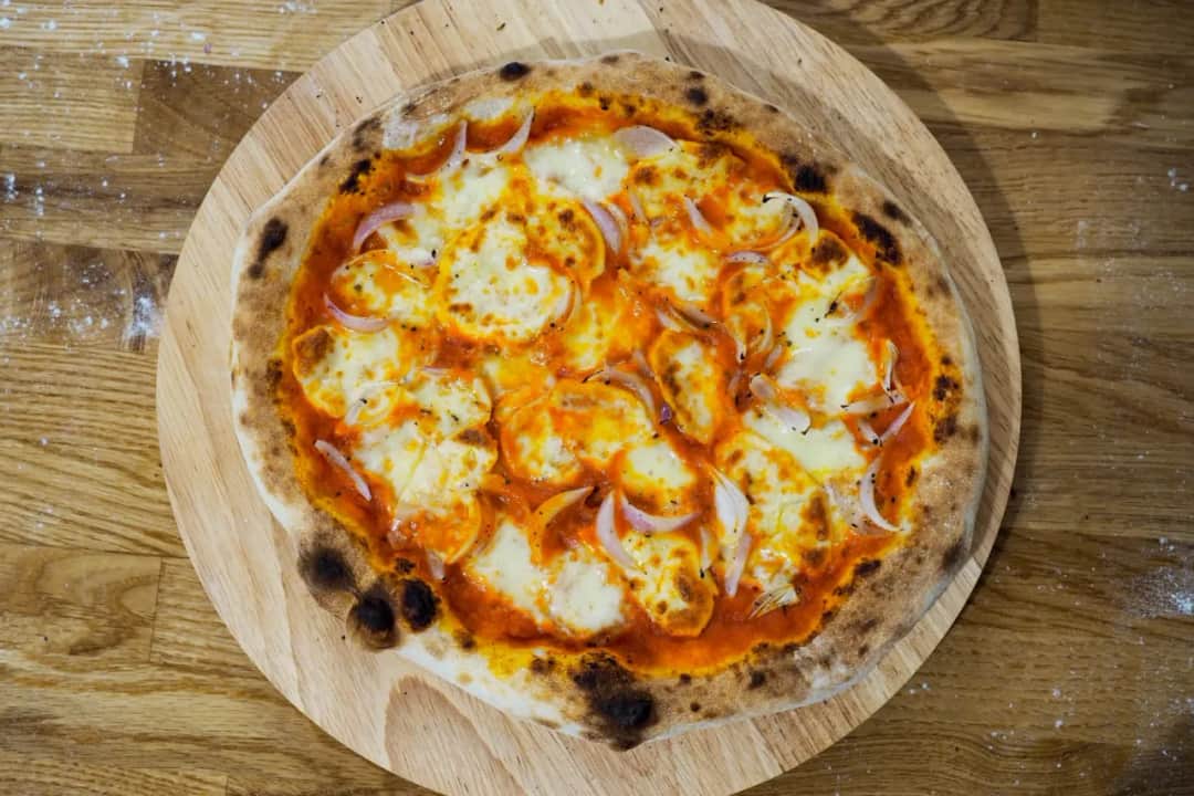 Jak zrobić pizzę neapolitańską – sekrety idealnego ciasta i składników