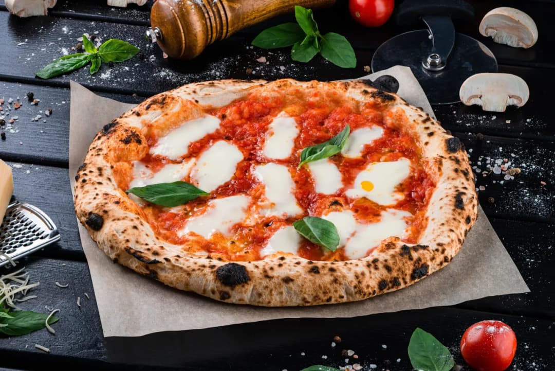 Kiedy powstała pizza? Odkryj fascynującą historię jej narodzin