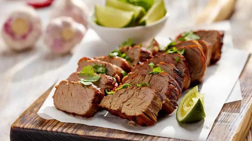 Najlepsze marynaty do polędwiczki wieprzowej na grilla, które zachwycą smakami