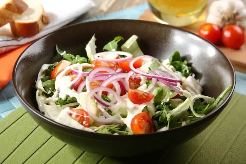 Prosta sałatka na grilla z rukolą, która zachwyci Twoich gości