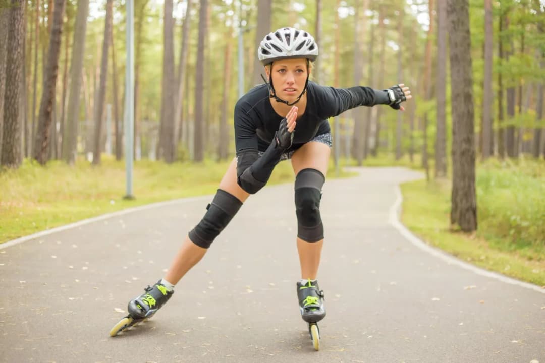 Ile kcal spala jazda na rolkach? Zaskakujące liczby spalania kalorii