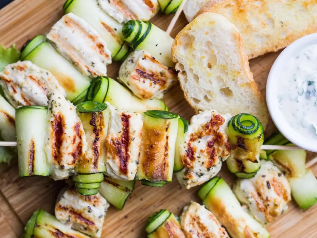 Szaszłyki na grilla z kurczaka – prosty przepis na idealne danie