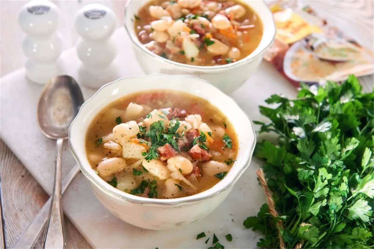 Jak zagęścić zupę fasolową? Sprawdzone metody krok po kroku