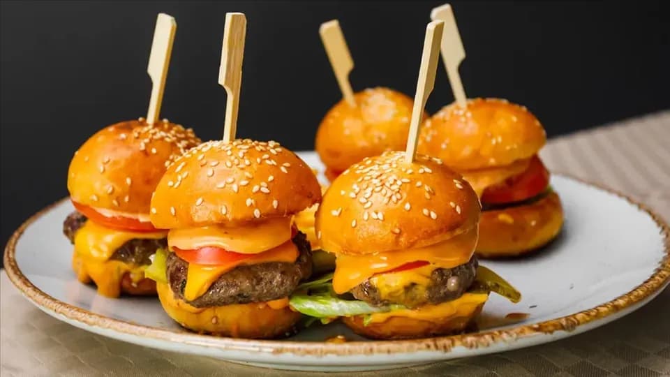 Gdzie kupić mini bułki do hamburgerów? Sprawdź najlepsze oferty