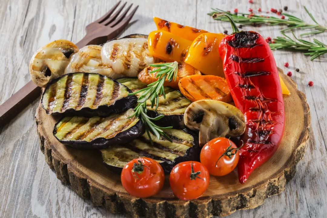 Przekąski na grilla, które zaskoczą Twoich gości i wzbogacą BBQ