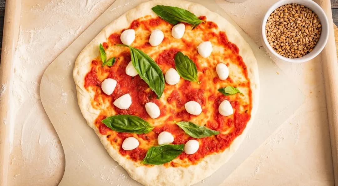 Jak zrobić ciasto na pizzę, które zawsze się udaje i zachwyca smakiem