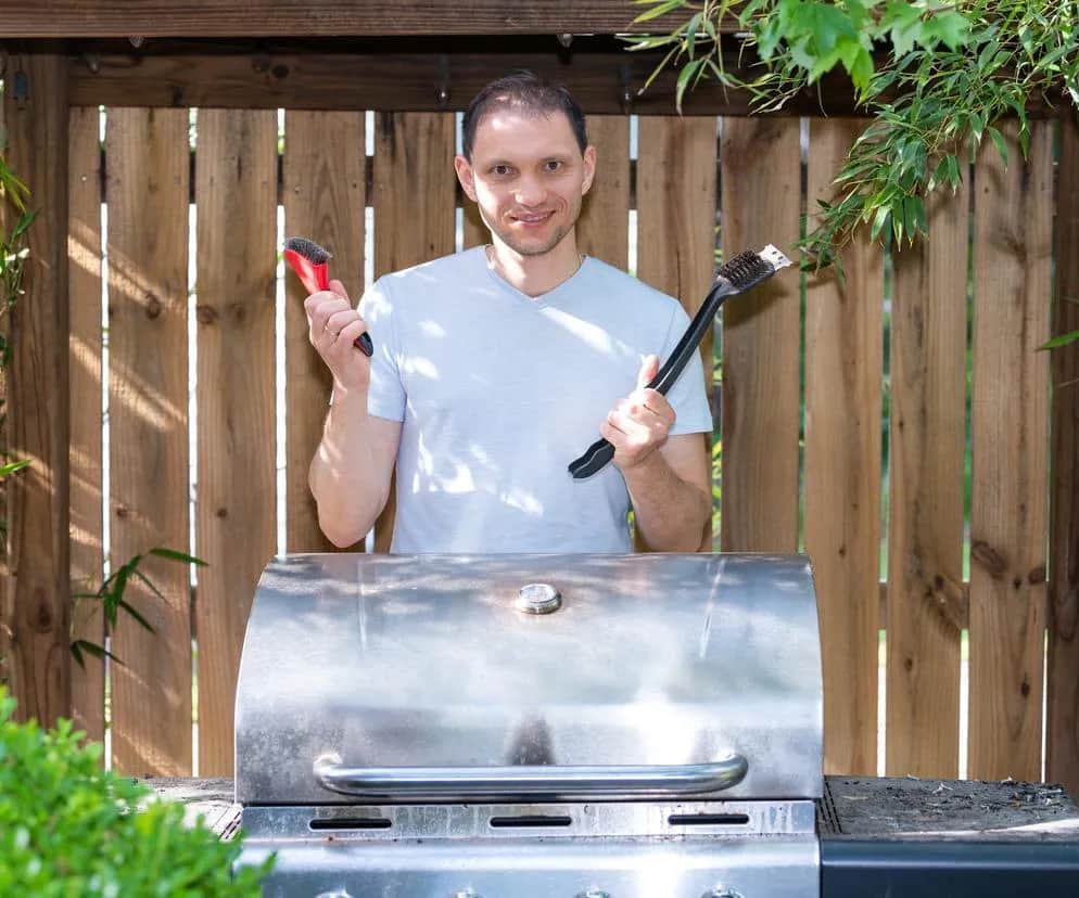 Skuteczne sposoby na to, czym wyczyścić ruszt od grilla bez wysiłku