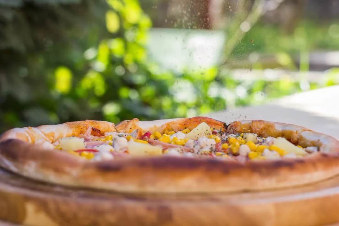 Kto wymyślił pizzę? Historia i tajemnice jej powstania