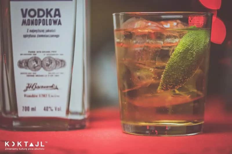 Drink z energetykiem: najlepsze przepisy na orzeźwiające koktajle