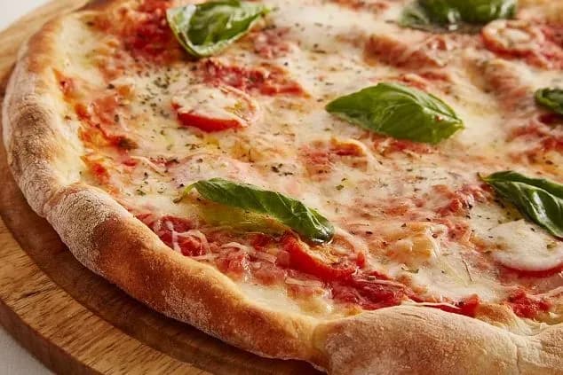 Jak zrobić spód do pizzy: prosty przepis na idealne ciasto
