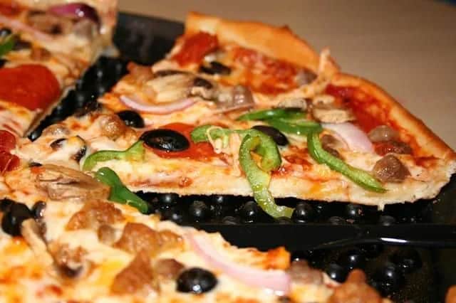 Jak układać składniki na pizzę, by uniknąć błędów i osiągnąć smakowitość