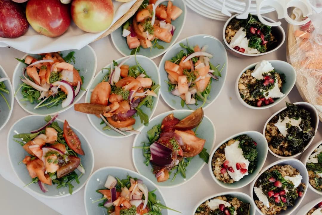 Ile kosztuje catering na komunie? Przegląd cen i opcji menu